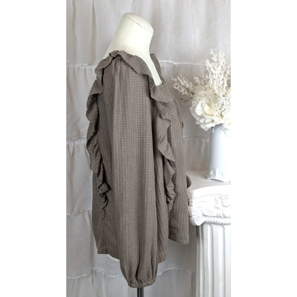 In Loom Taupe Waffle Knit Ruffle Long Sleeve Top Size M - Picture 5 of 10
